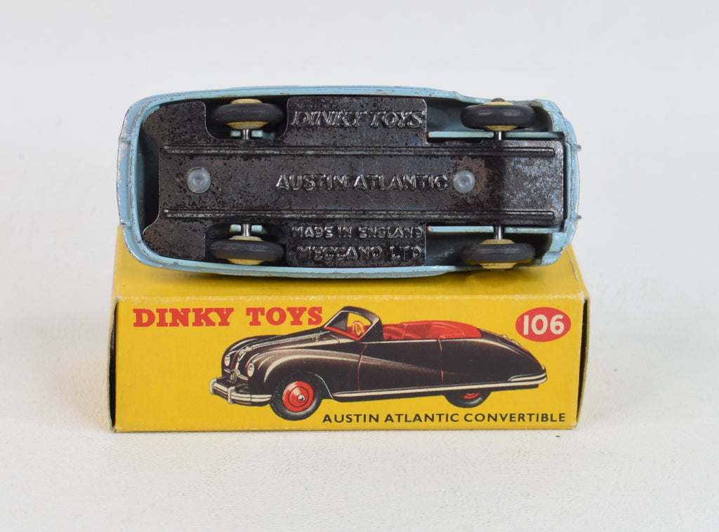 Dinky Toys Vintage N°106 – Austin Atlantic Cabriolet, Rouge Avec Intérieur Bleu Clair