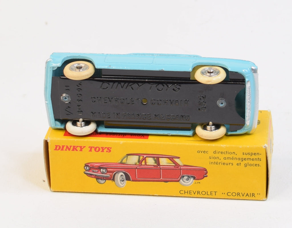 DINKY TOYS CHEVROLET CORVAIR 552 + boite REPRO Made in France DINKY TOYS CHEVROLET CORVAIR 552 + boite REPRO Made in France