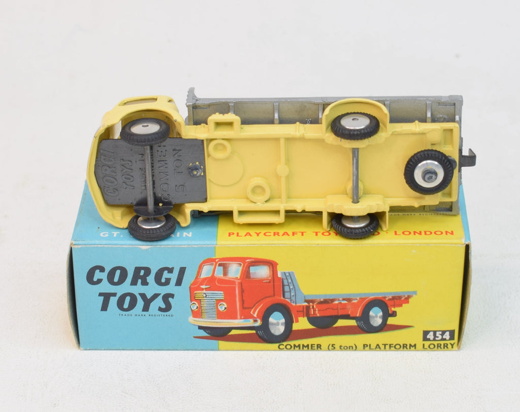 Corgi toys 454 Commer Platform Lorry Virtually Mint/Boxed