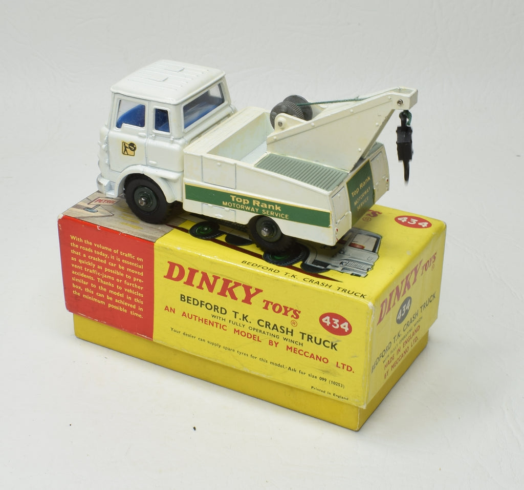 英DINKY　ヴィンテージミニカー FORD　TK　CRASH　TRUCK Lot 92 - A DINKY 434 Bedford TK Crash Truck with
