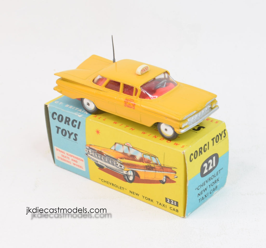 美品レア　CORGI TOYS CHEVROLET NY TAXI ミニカー DSC_4679_9151112e-4ce1-4d46-