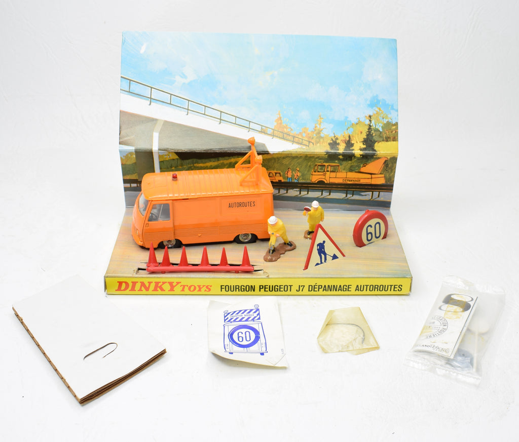 Amazon.co.jp: ディンキー DINKY TOYS No.570 A FOURGON PEUGEOT