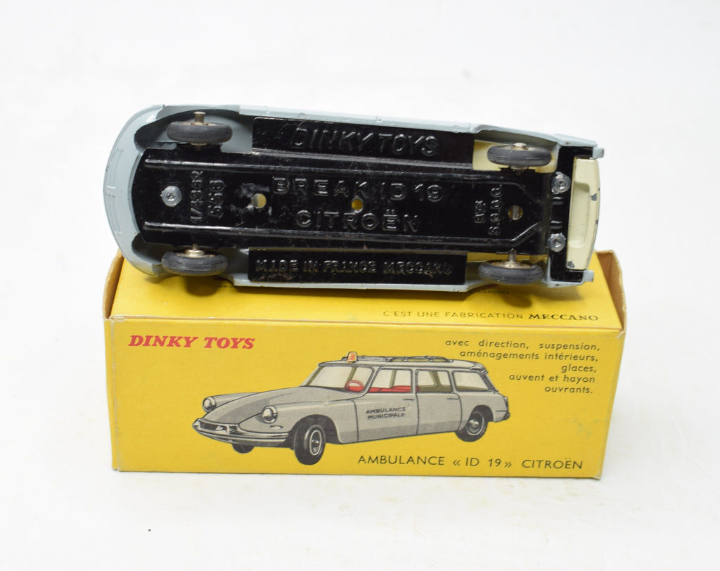 DINKY TOYS FRANCE CITROEN ID 19 Ambulance Municipale, ref : 556 vintage complète EUR 16,00 DINKY TOYS FRANCE CITROEN ID 19 Ambulance Municipale, ref : 556 vintage complète EUR 16,00