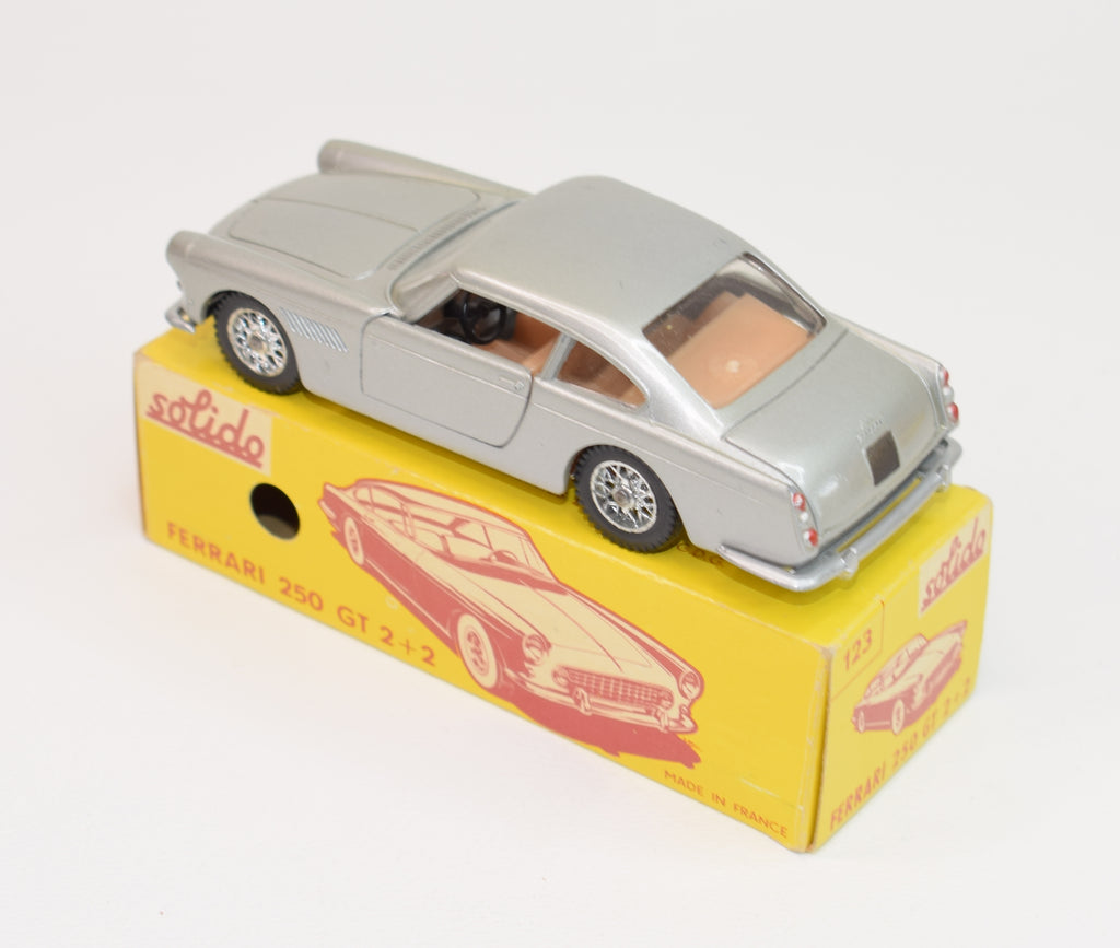【SALE】 SOLIDO REF 123 FERRARI 250GT 2+2 DSC_7554_82f53dc6-25f8-499b-