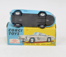 Corgi toys 303s Mercedes-Benz 300sl Roadster RN3 Virtually Mint/Nice box
