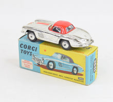 Corgi toys 304s Mercedes 300sl Virtually Mint/Nice box (Flat hubs)