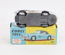 Corgi toys 304s Mercedes 300sl Virtually Mint/Nice box (Flat hubs)