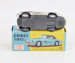 Corgi toys 304s Mercedes 300sl Virtually Mint/Nice box (Flat hubs)