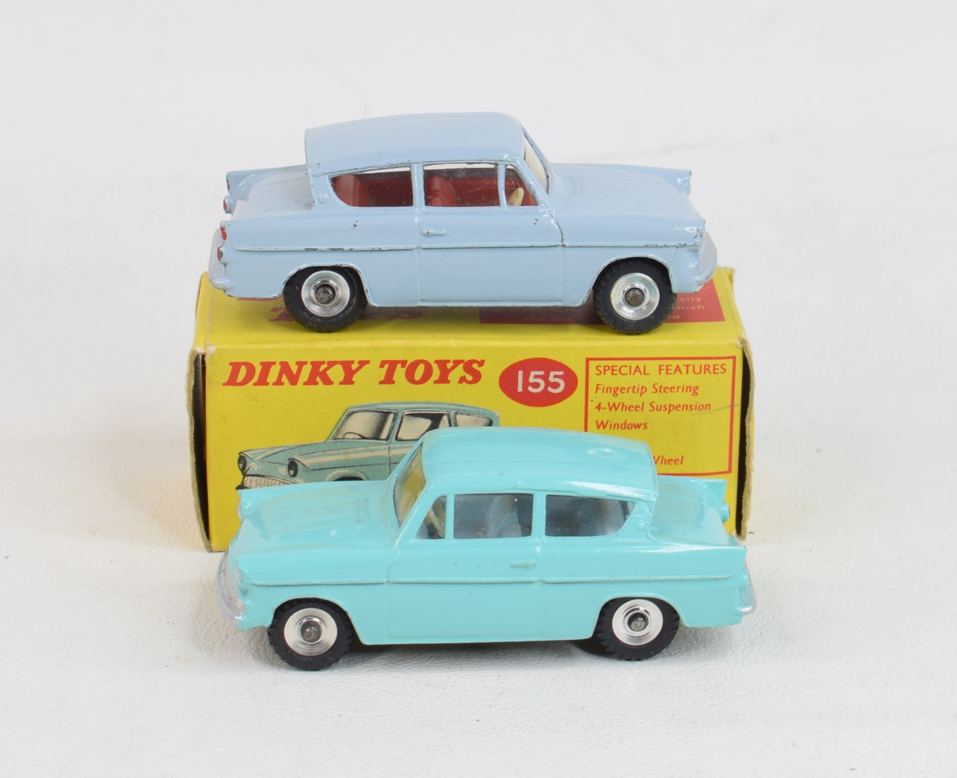 Ford Anglia miniature Dinky Toys 1/43 ref 155 Ford Anglia miniature Dinky Toys 1/43 ref 155