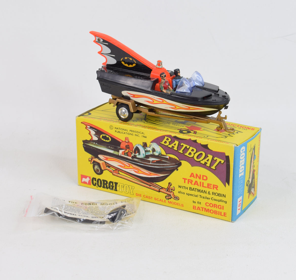 Corgi toys 107 Batboat 1st issue (shaped hubs) Virtually Mint/Nice box