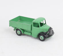 Dinky toys 25w Bedford Truck Very Near Mint (Black wings)