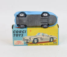 Corgi toys 303s Mercedes-Benz 300sl Roadster (RN9) Virtually Mint/Nice box