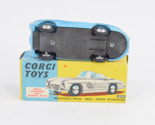 Corgi toys 303s Mercedes-Benz 300sl Roadster (RN3) Virtually Mint/Nice box