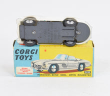Corgi toys 303s Mercedes-Benz 300sl Roadster Virtually Mint/Nice box