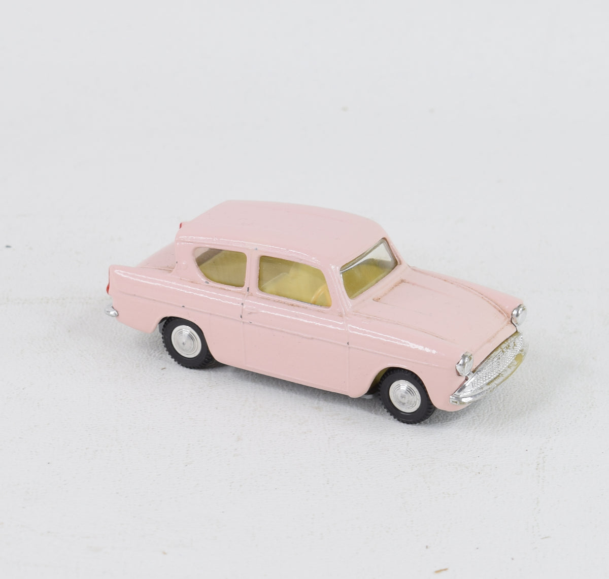 Spot-on 213 Ford Anglia Virtually Mint (Pale pink)