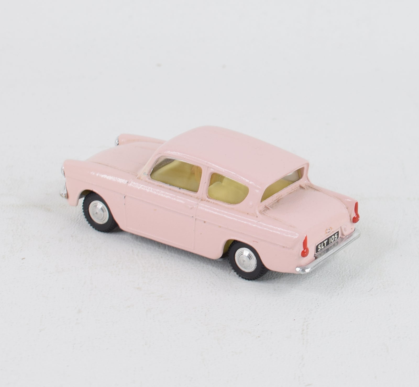 SPOT - ON 213 FORD ANGLIA