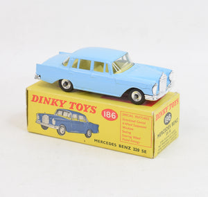 Dinky toys 186 Mercedes Benz 220 se Virtually Mint/Nice box