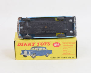 Dinky toys 186 Mercedes Benz 220 se Virtually Mint/Nice box