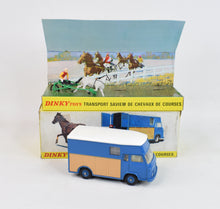 French Dinky 571 Saviemde chevaux de courses Virtually Mint/Boxed