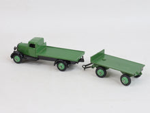 Dinky toy 25T Flat truck & trailer Virtually Mint (green hubs)