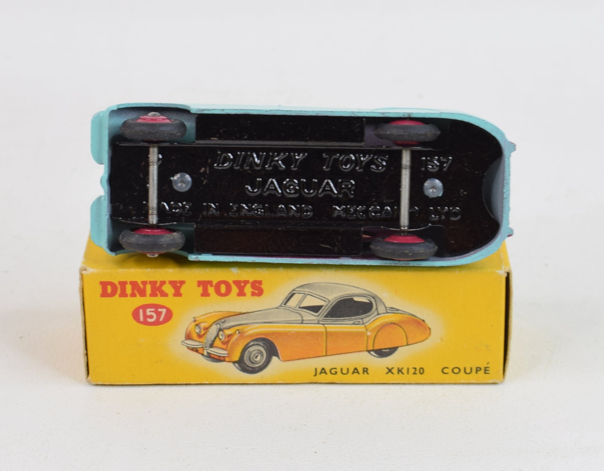 DINKY TOYS ENGLAND - 157 - Jaguar XK120 Coupé - En boite DINKY TOYS ENGLAND - 157 - Jaguar XK120 Coupé - En boite