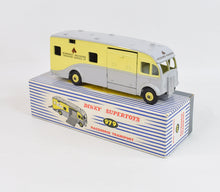 Dinky toys 979 'NEWMARKET'  Horse Box Virtually Mint/Boxed