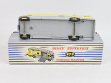 Dinky toys 979 'NEWMARKET'  Horse Box Virtually Mint/Boxed