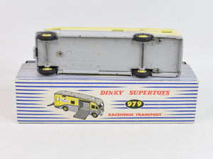 Dinky toys 979 'NEWMARKET'  Horse Box Virtually Mint/Boxed