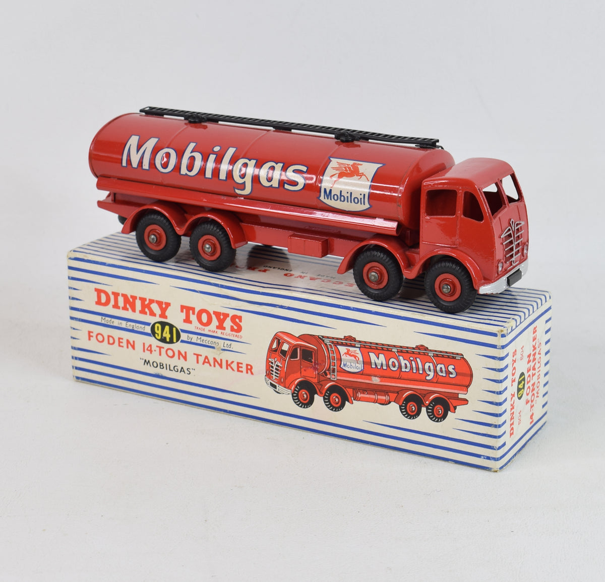 Dinky Toys 941 'Mobilgas' Virtually Mint/boxed