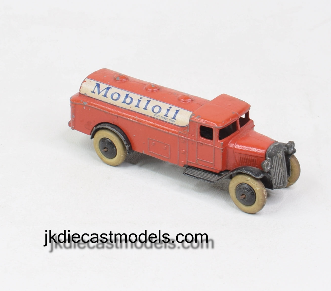 Dinky toy 25d Petrol Tanker Very Near Mint (2nd type)