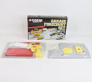 Corgi Junior 2003 Garage forecourt set