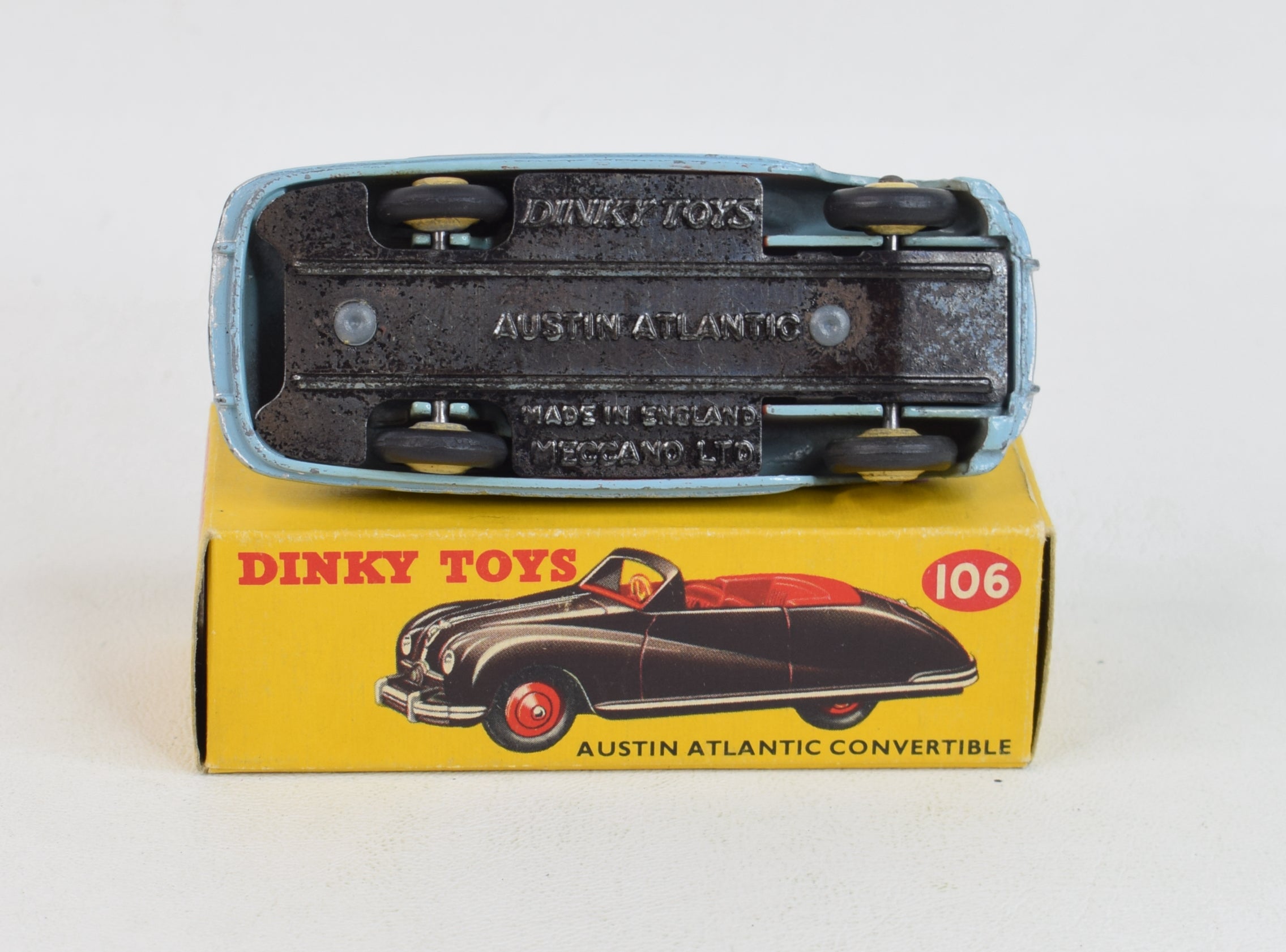 Dinky Toys GB Austin A90 Atlantic cabriolet réf : 106 / 140A Dinky Toys GB Austin A90 Atlantic cabriolet réf : 106 / 140A