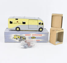 Dinky toys 979 'NEWMARKET'  Horse Box Virtually Mint/Boxed