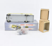 Dinky toys 979 'NEWMARKET'  Horse Box Virtually Mint/Boxed