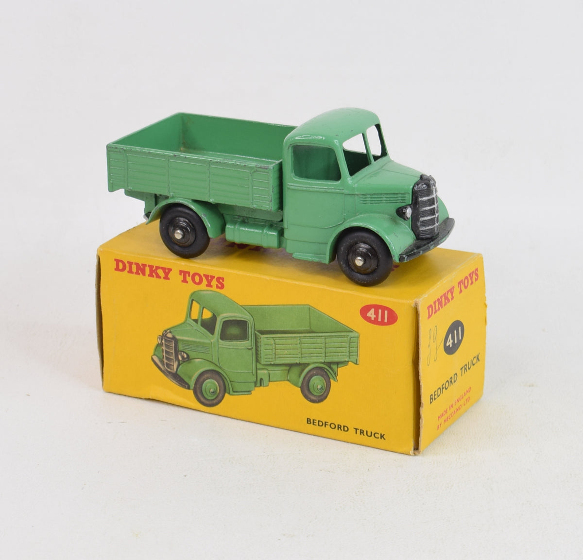 Dinky toys 411 Bedford Truck Very Near Mint/Lovely box (Black hubs)