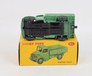 Dinky toys 411 Bedford Truck Very Near Mint/Lovely box (Black hubs)