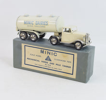 Tri-ang Minic 70m Mech Horse & Milk tanker Virtually Mint/Boxed