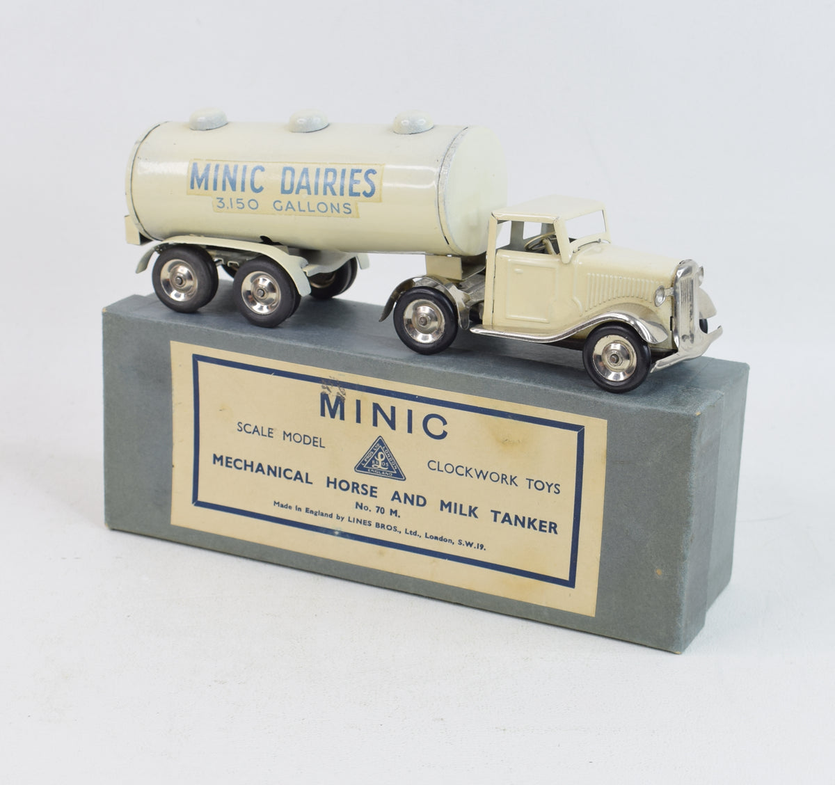 Tri-ang Minic 70m Mech Horse & Milk tanker Virtually Mint/Boxed