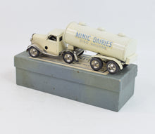Tri-ang Minic 70m Mech Horse & Milk tanker Virtually Mint/Boxed