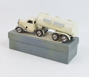 Tri-ang Minic 70m Mech Horse & Milk tanker Virtually Mint/Boxed