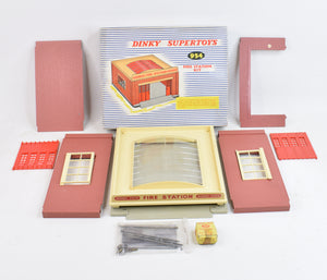 Dinky toys 954 Fire Station kit Virtually Mint/Boxed "Cricklewood Collection"