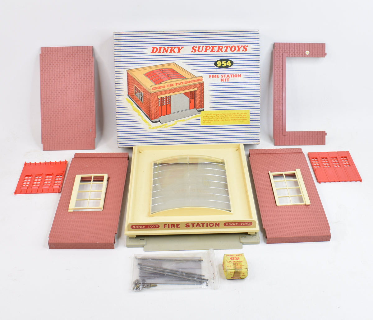 Dinky toys 954 Fire Station kit Virtually Mint/Boxed 