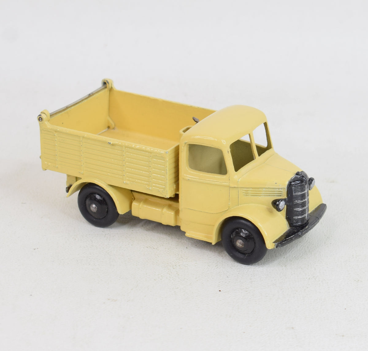 Dinky Toys 25m Bedford End Tipper Virtually Mint (black hubs)
