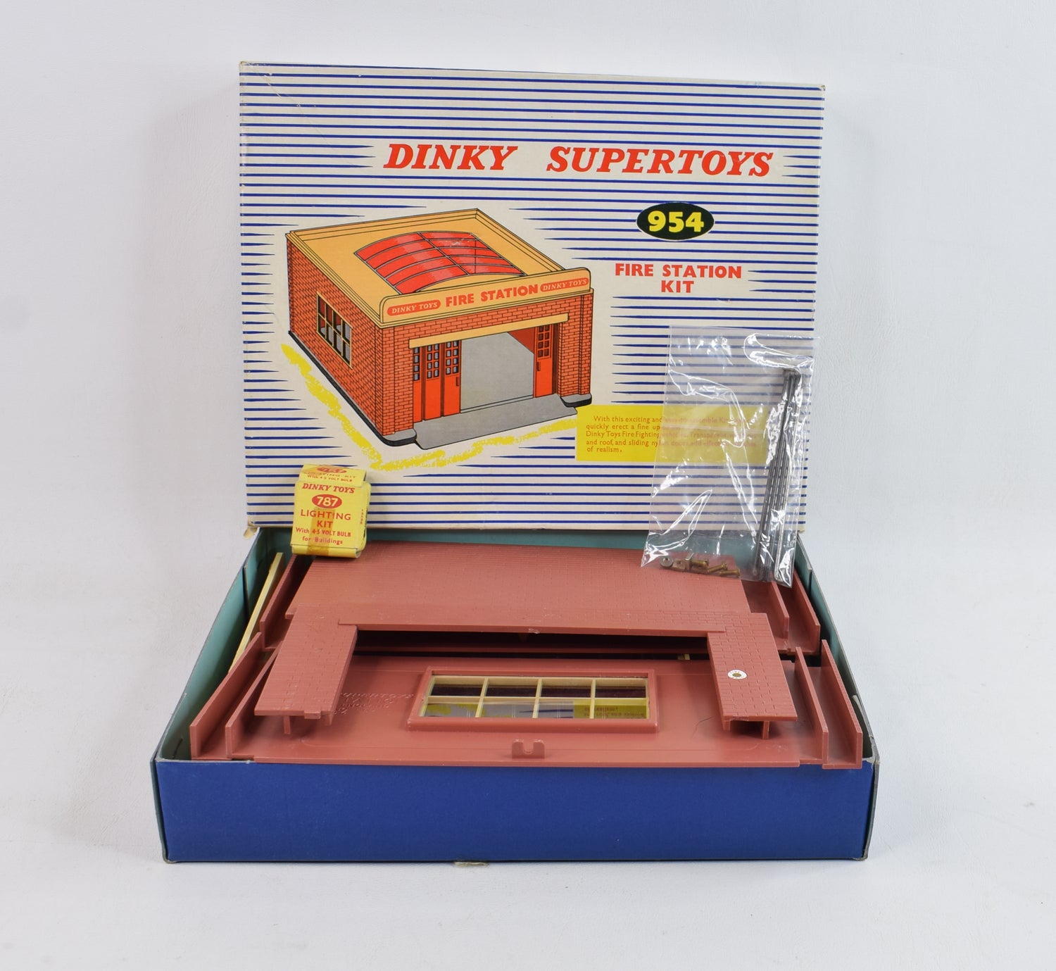 Dinky toys 954 Fire Station kit Virtually Mint/Nice box