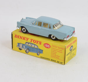 Dinky toys 186 Mercedes Benz 220 se Virtually Mint/Boxed (Grey/blue)