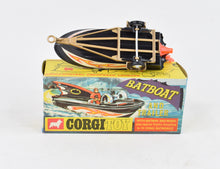 Corgi toys 107 Batboat 1st issue Virtually Mint/Nice box (Shaped hubs)
