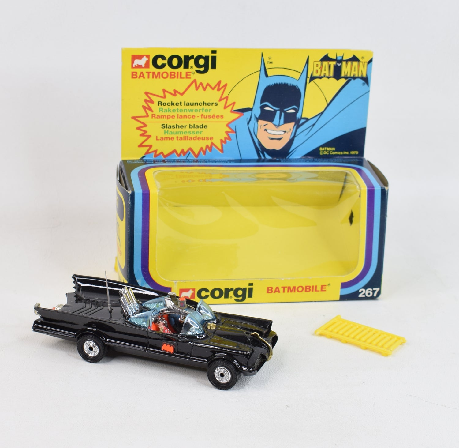 Corgi toys 267 Batmobile Virtually Mint/Nice box 