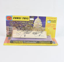 Corgi toys 262 Lincoln Continental box and slip