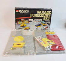 Corgi Junior 2003 Garage forecourt set