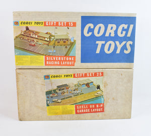Corgi toys Gift set 15 Silverstone & Corgi toys gift set 25 Garage Shell/BP
